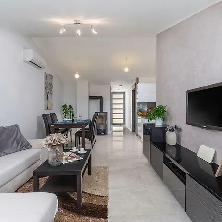 Fiore Apartment *