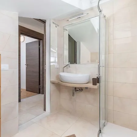 アパート Fiore ポレッチ