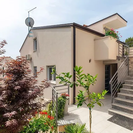 Fiore Apartment