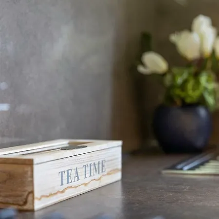 Fiore アパート ポレッチ