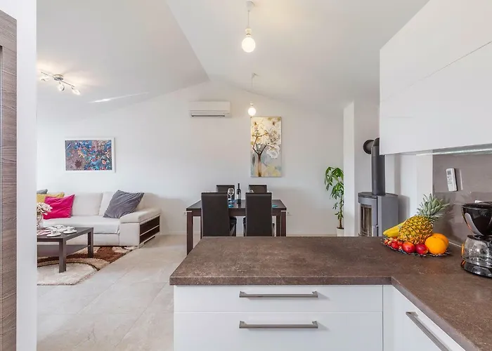 アパート Fiore ポレッチ